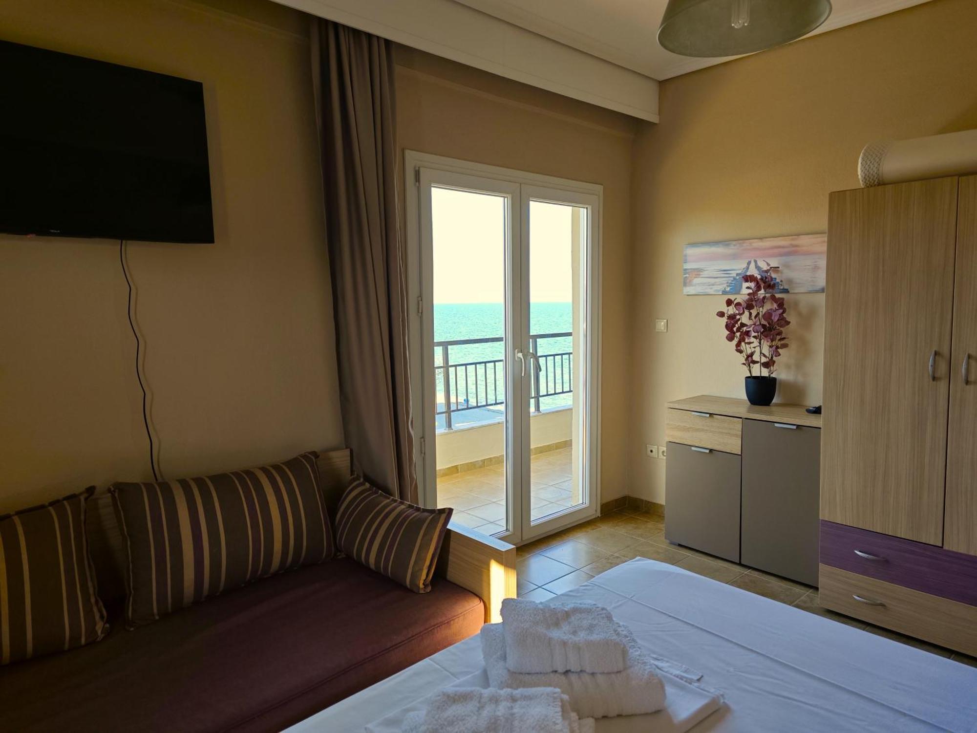 Studio Just On The Beach Paralia Katerinis Bagian luar foto