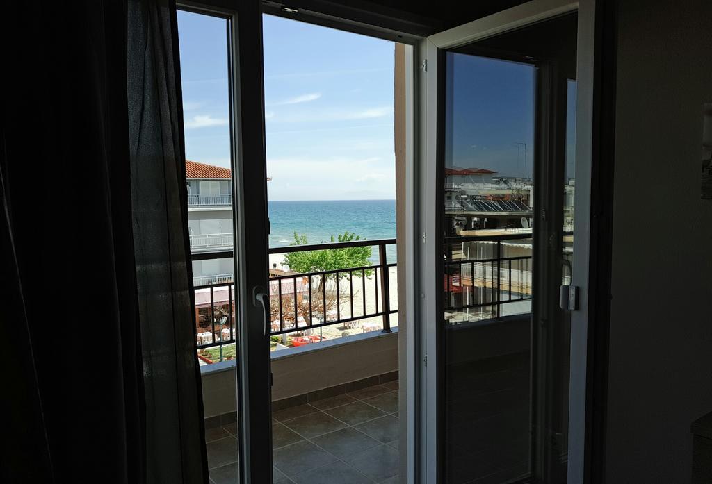 Studio Just On The Beach Paralia Katerinis Bagian luar foto