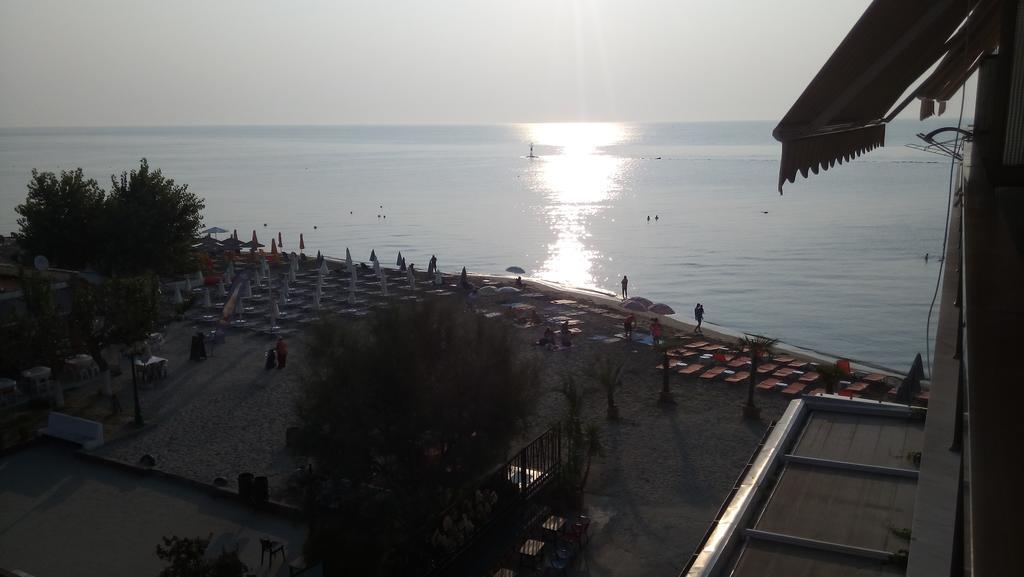 Studio Just On The Beach Paralia Katerinis Bagian luar foto