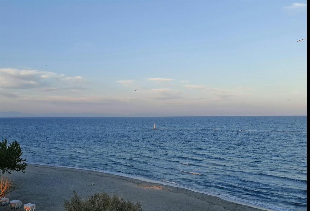 Studio Just On The Beach Paralia Katerinis Bagian luar foto