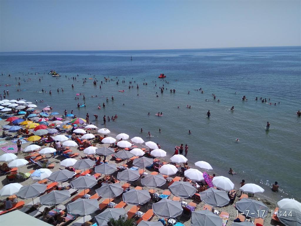 Studio Just On The Beach Paralia Katerinis Bagian luar foto